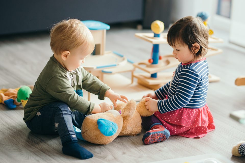 اهمیت آب آشامیدنی سالم برای کودکان نوپا